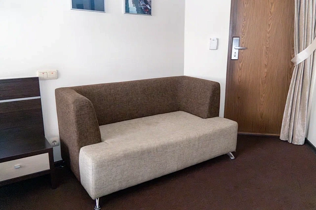 Стандарт с диваном