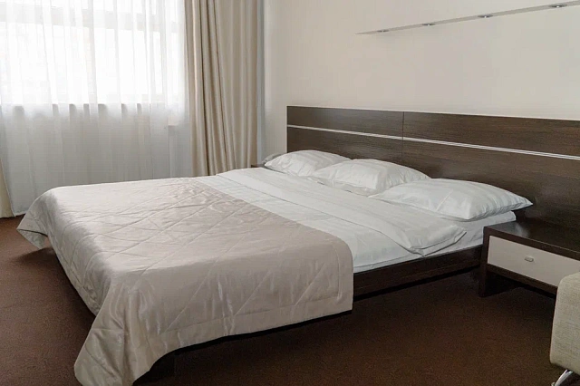 Стандарт с диваном