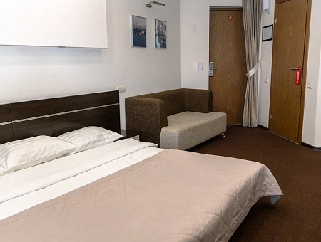 Стандарт с диваном