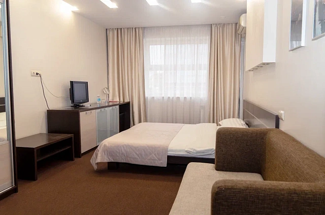 Стандарт с диваном